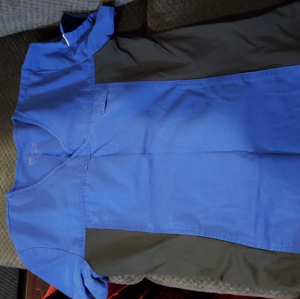 Scrub top